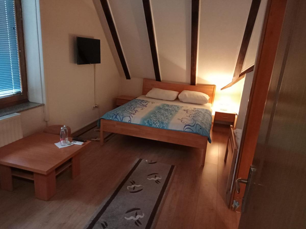 Hotel Prenociste/Restoran Lovac Bihać Esterno foto